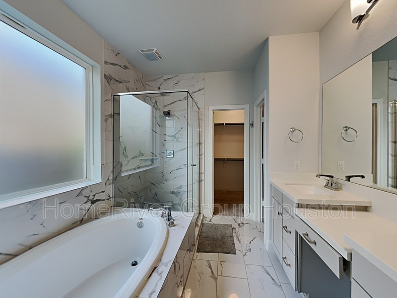 Building Photo - 8926 Emerald Cane Dr