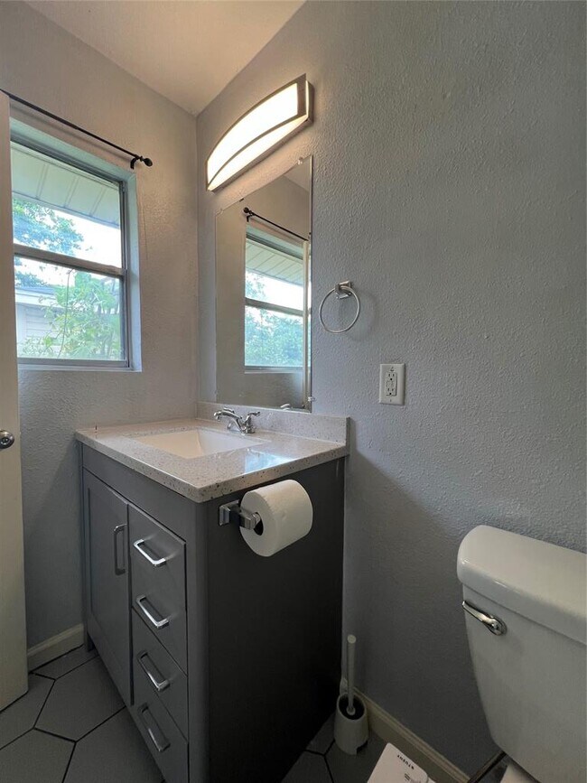 Building Photo - 11702 Oak Trail