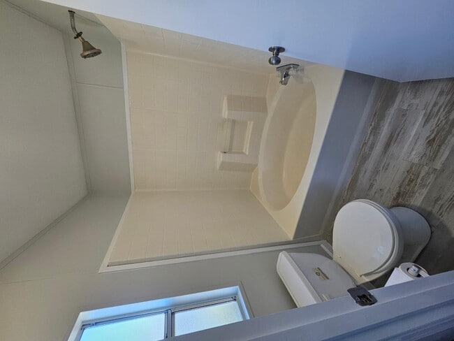 Building Photo - 725 S 97th St