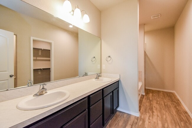 Building Photo - 5530 Redwood Summit Ln