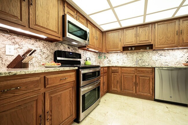 Building Photo - 5000 N Ocean Blvd