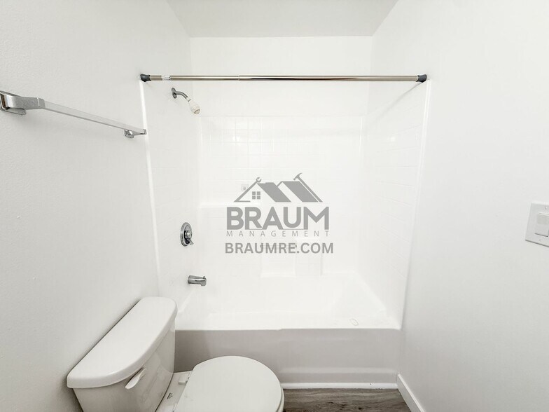 Building Photo - 7323 Winnetka Ave