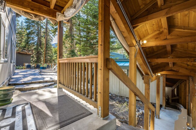 Building Photo - Quiet Scenic 4 Bedroom Tahoma Ski Lease