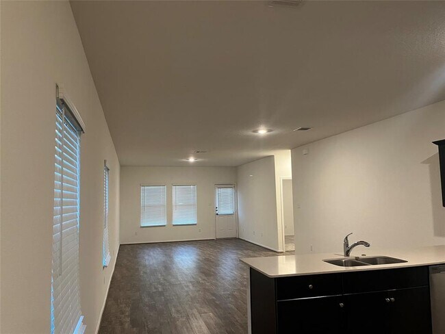 Building Photo - 105 Crier Cv