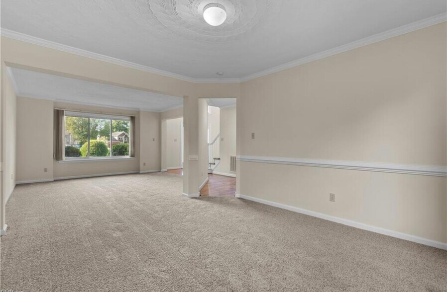 Building Photo - 3836 Larchwood Dr