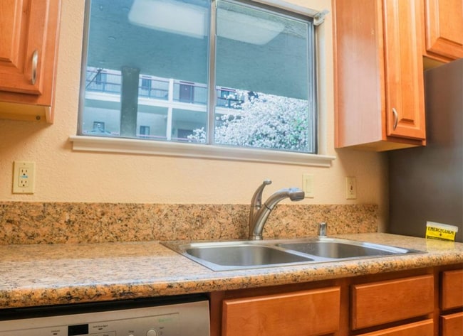 Building Photo - Charming 2 Bed, 2 Bath Condo in Santa Clara