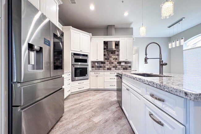 Building Photo - 3Bed/2.5 Ba House in Gated Community in No...
