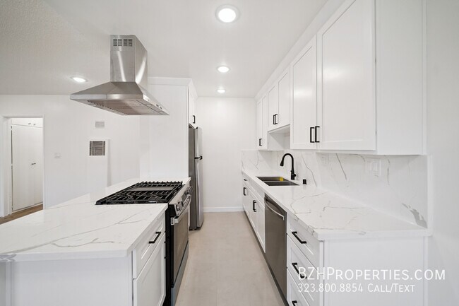 Building Photo - 7209 Willoughby Ave