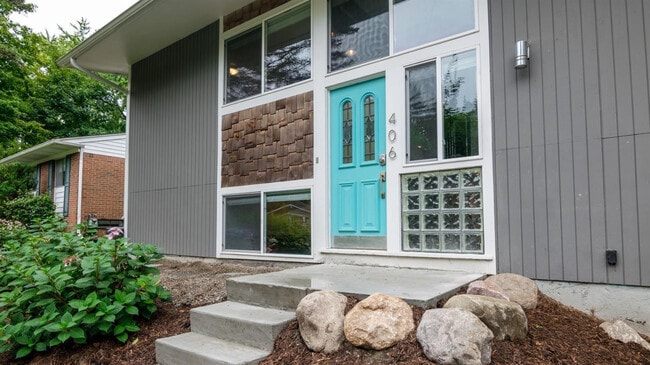 Primary Photo - 406 Manor Dr