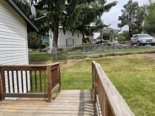 Building Photo - 740 NE Loper Ave