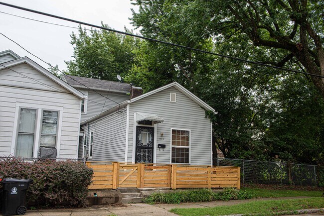 Primary Photo - 933 Vine St