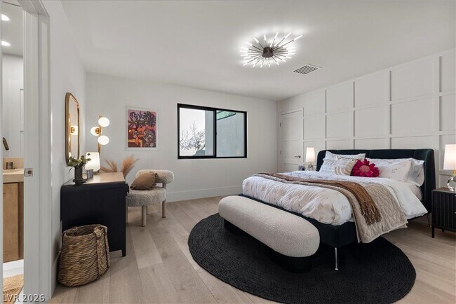 Building Photo - 2401 Driftwood Dr