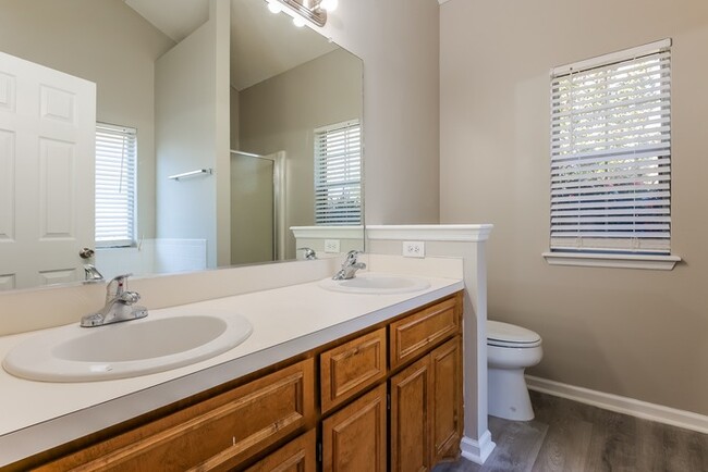 Building Photo - Charming 3 Bedroom in a Great Location