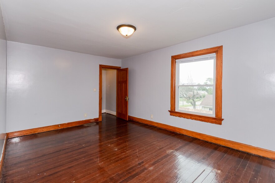 Building Photo - 3124 Lakeview Ave