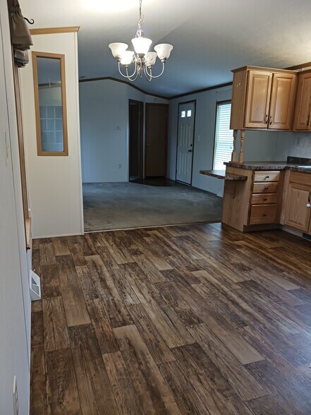 Building Photo - 208 Henniker St