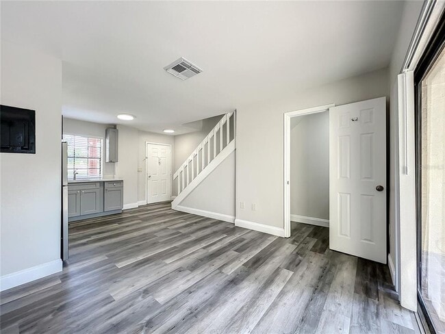 Building Photo - 10288 Turkey Lake Rd