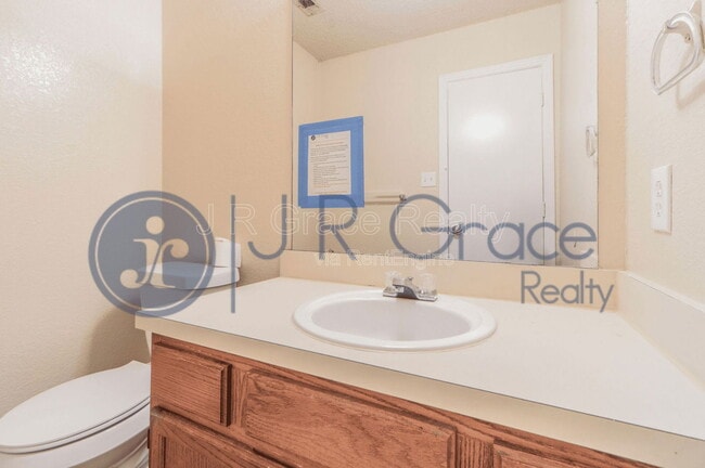 Building Photo - 5935 Shadydell Dr