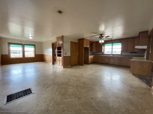 Building Photo - 7094 N 550 E