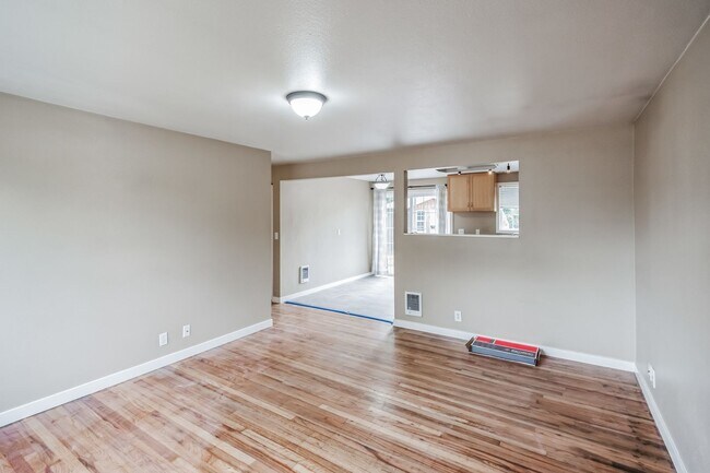 Building Photo - 956 NW Donelson St