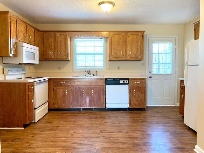 Building Photo - 811 Flyer Ct