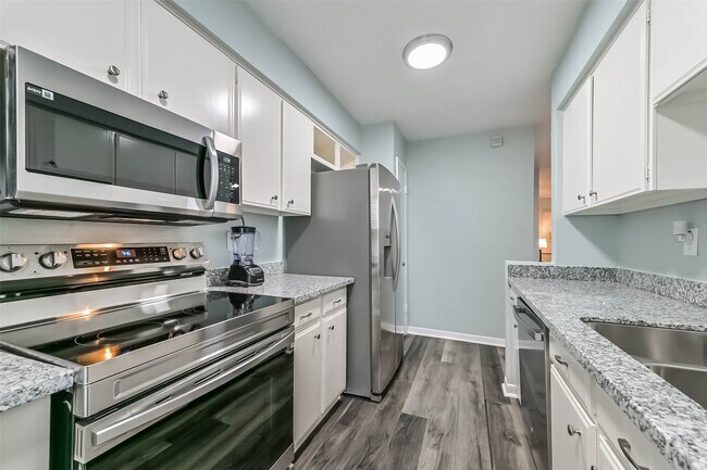 Building Photo - 1415 Ramada Dr