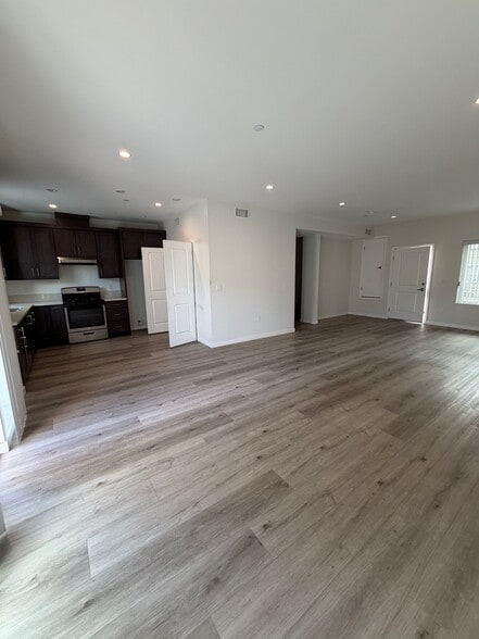 Building Photo - 2314 Montrose Ave