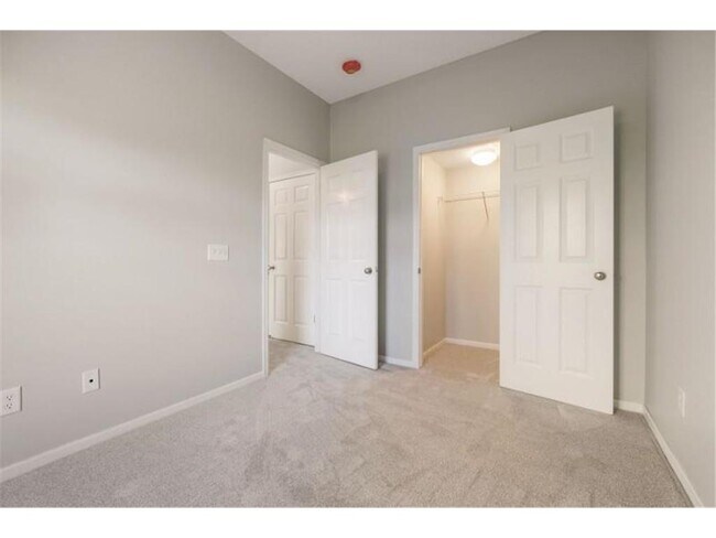 Building Photo - 5030 Fountain Lane N