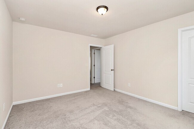 Building Photo - Welcome to this spacious 4 bedroom, 2.5 ba...