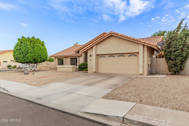 Building Photo - 2555 N Tamarisk St
