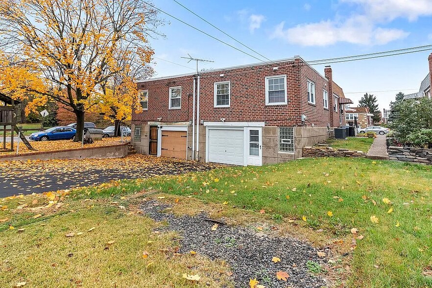 Building Photo - 802 Loney St