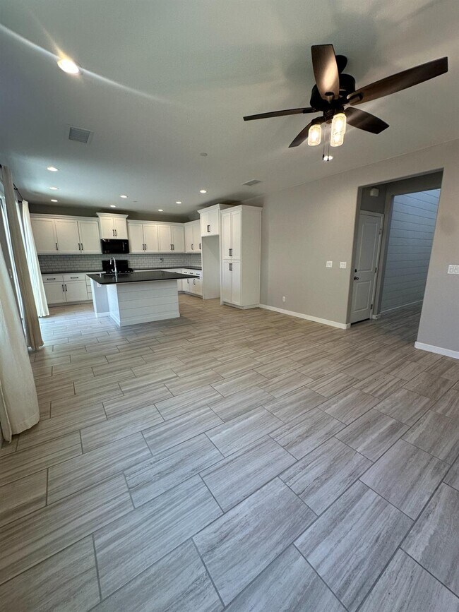 Building Photo - 4249 Hillside Rd