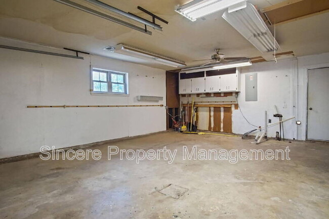 Building Photo - 2321 N Peniel Ave