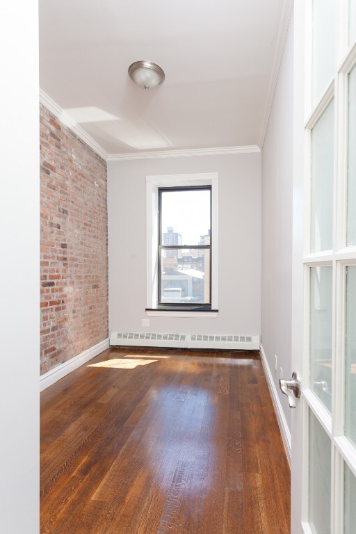 Building Photo - 219 E 28th St