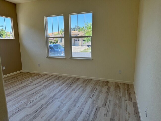 Building Photo - 877 Emerald Hills Cir