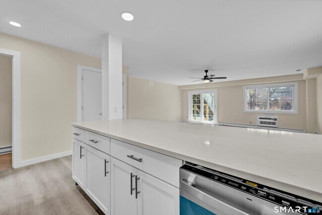 Building Photo - 113 Park Ave