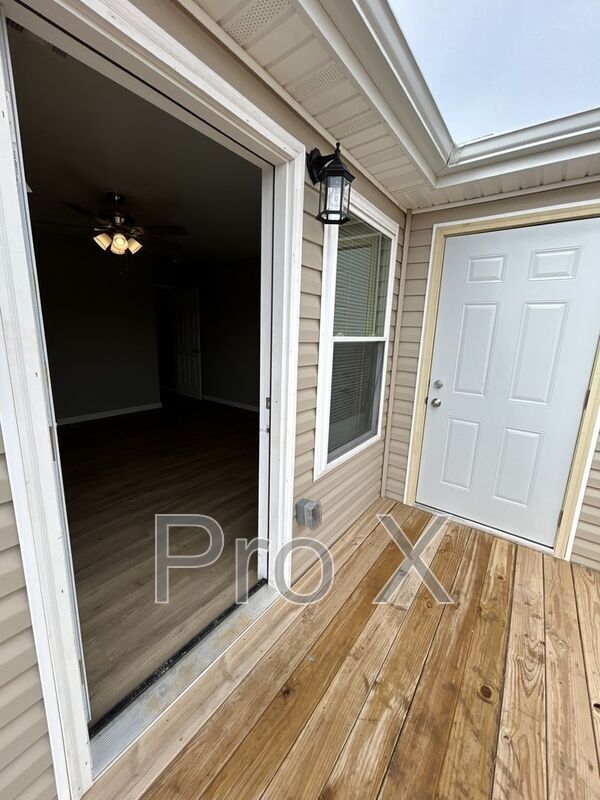 Building Photo - 714 Columbus St