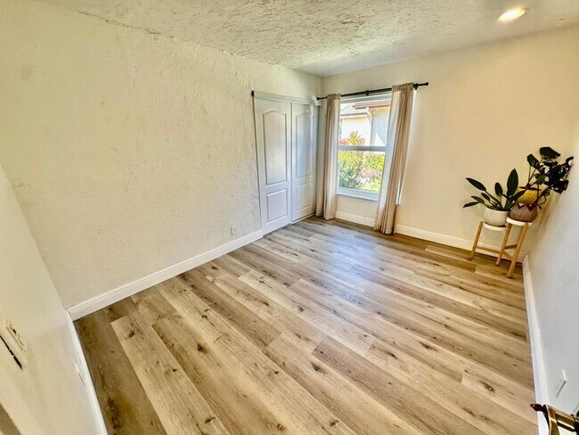 Building Photo - 4492 Brook Dr