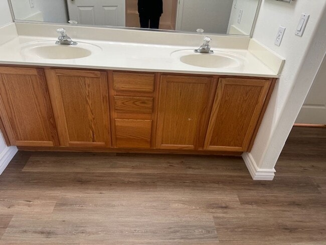 Building Photo - $1,540 2-3 Bedroom For Lease With Community Heated Pool & Spa in 85207!