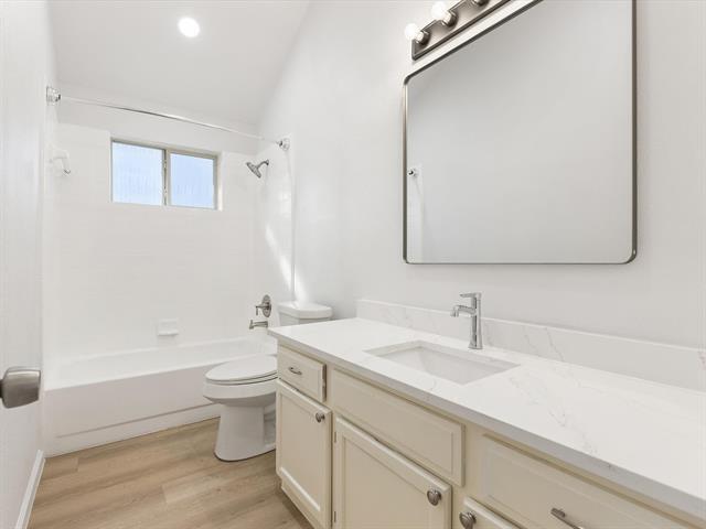 Building Photo - 612 De Soto Dr