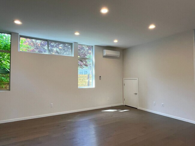 Building Photo - Charming Modern Stand-Alone Home in Ballar...