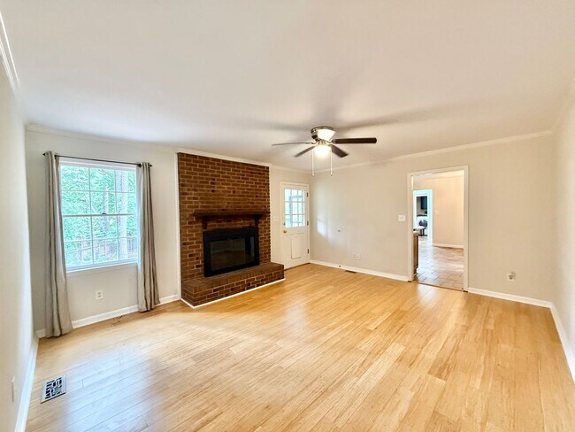 Building Photo - **OFFERING RENT PROMOTION FOR FIRST 6 MONT...
