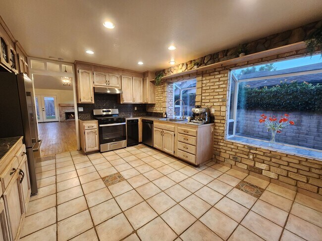 Building Photo - Elevated Living with Sunset Views