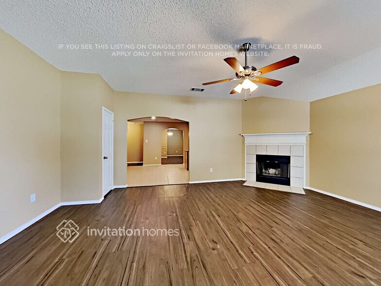 Building Photo - 2720 Briscoe Dr