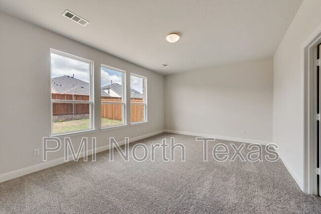 Building Photo - 717 Amenduni Ln