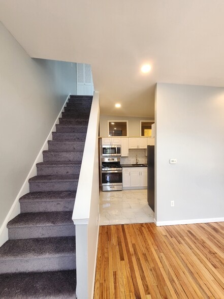 Building Photo - 930 E Passyunk Ave