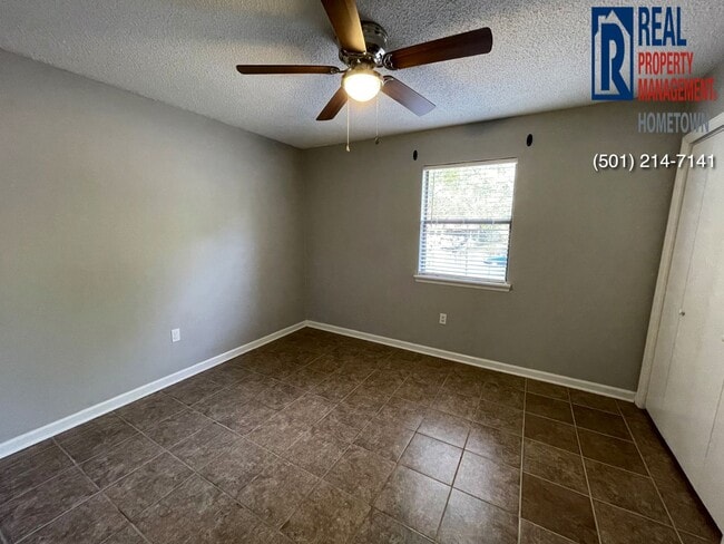 Building Photo - 2712 Carywood Dr