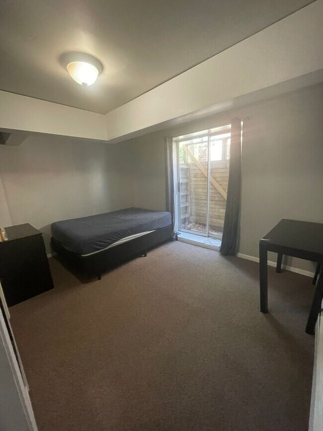 Building Photo - 725 Church St