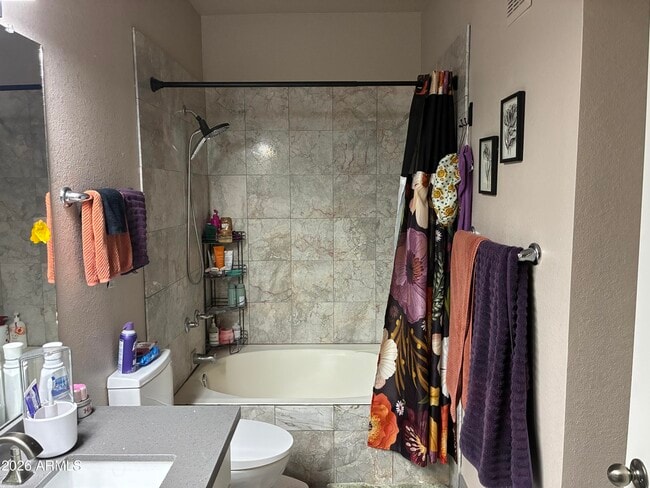 Building Photo - 1411 E Orangewood Ave