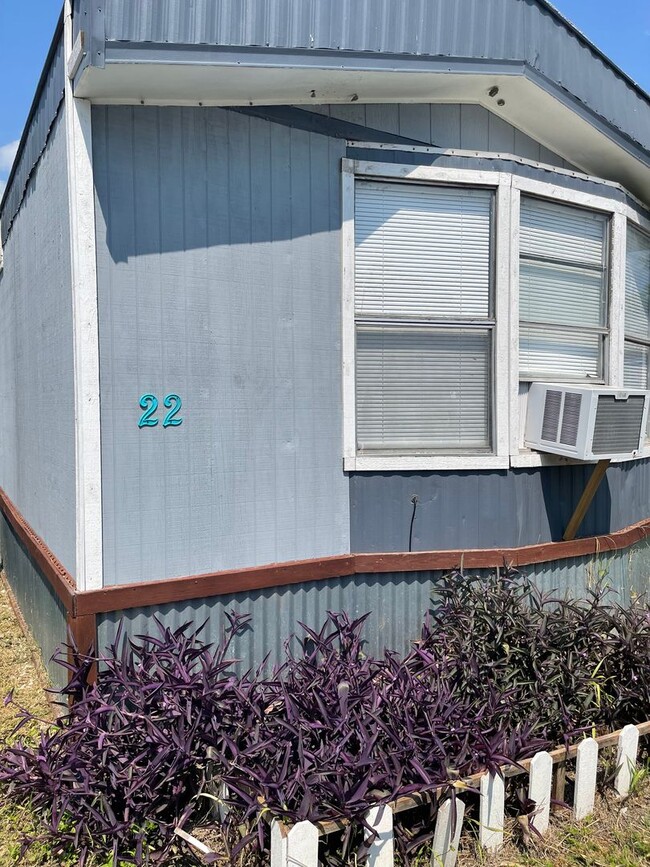 Building Photo - New Rental!!-Annaville/Calallen Area