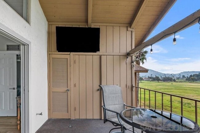 Building Photo - Gorgeous Upper Unit Condo in Fairway Knoll...